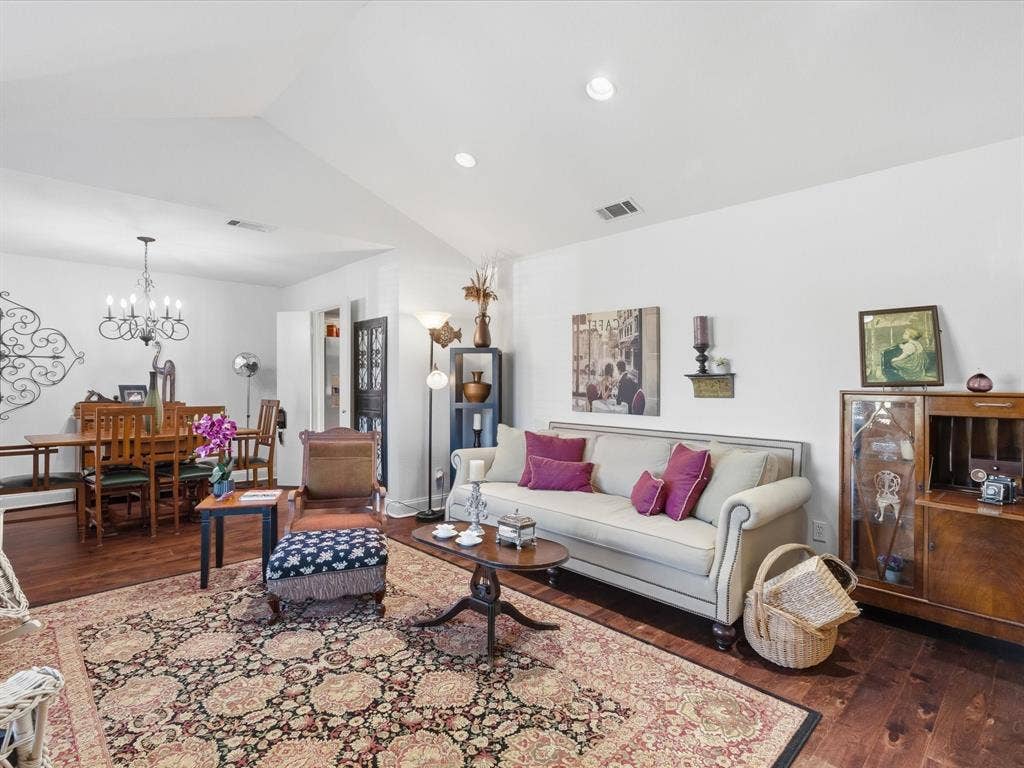 5320 Elkridge Drive, Dallas, TX 75227 5320 Elkridge Drive, Dallas, TX 75227