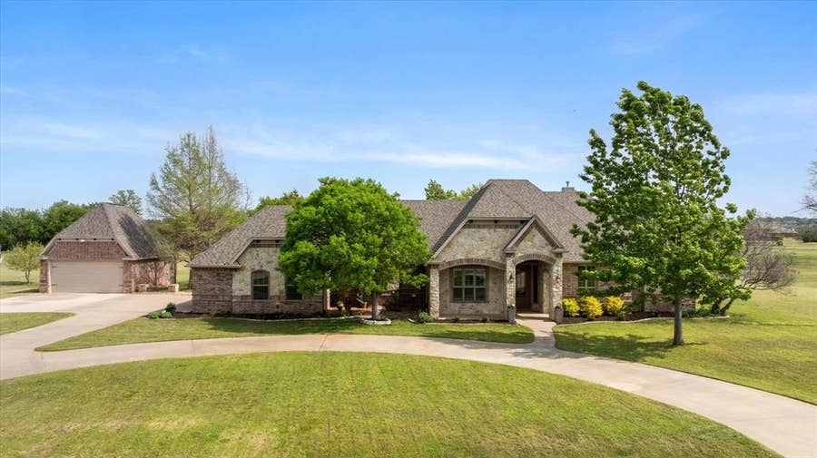 Property photo for 1106 W Iberian Court, Granbury, TX