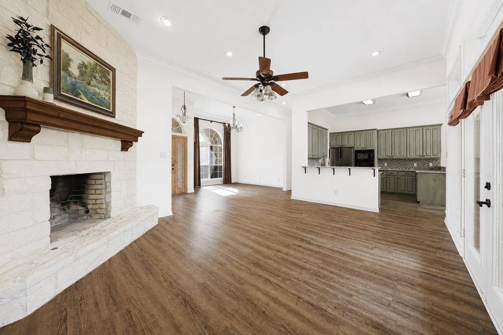 6398 Dorsey Drive, Athens, TX 75752 These images have been digitally enhanced to demonstrate the potential impact of painting the interior a lighter color