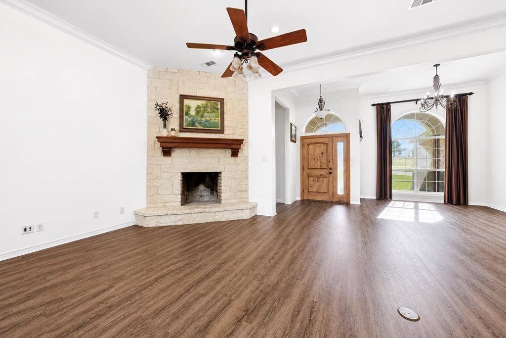 6398 Dorsey Drive, Athens, TX 75752 These images have been digitally enhanced to demonstrate the potential impact of painting the interior a lighter color
