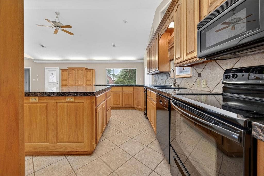 2436 Lakefront Shores Road, Athens, TX 75752 2436 Lakefront Shores Road, Athens, TX 75752