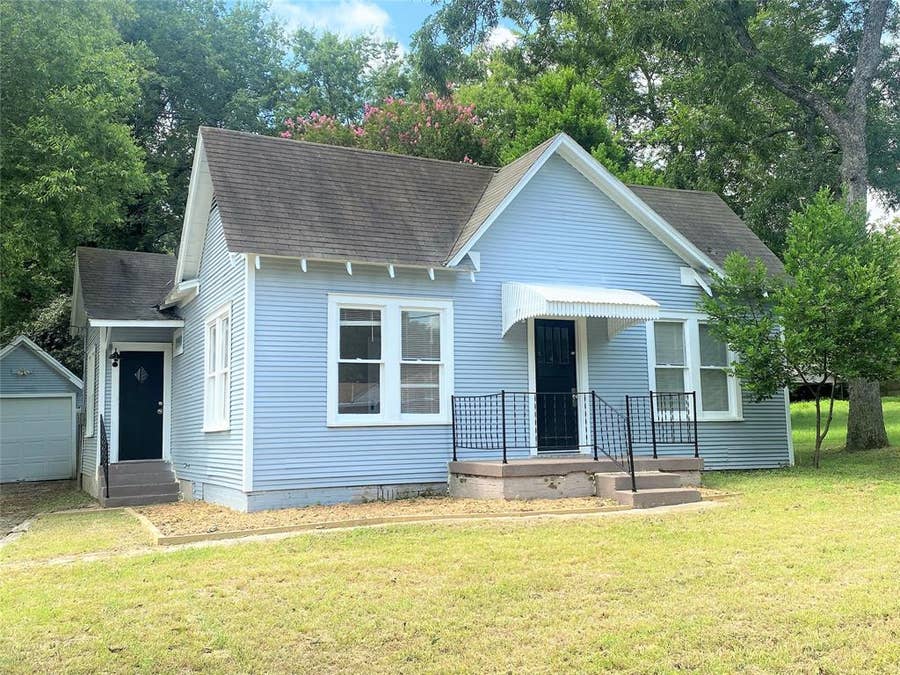 Property photo for 101 LaRue Street, Athens, TX