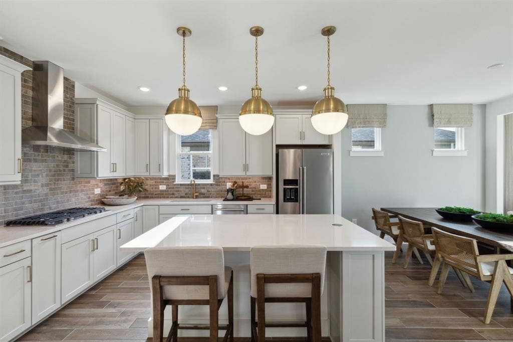 *Model Representation - Spacious kitchen with eat-in bartop island