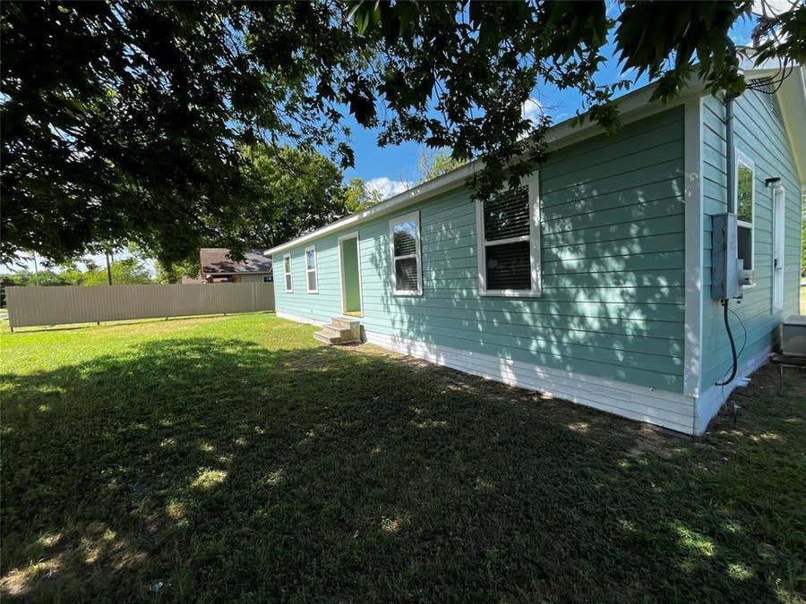 Property photo for 1502 Daffan Avenue, Ennis, TX
