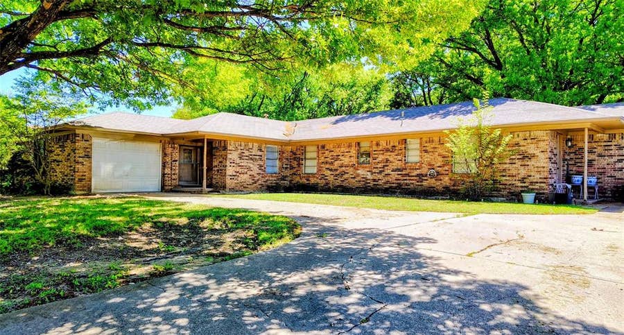 Property photo for 128 Campbell Street, DeSoto, TX