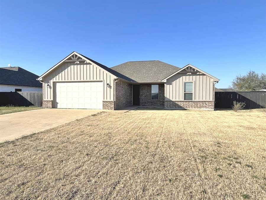 Property photo for 316 W James Street, Mabank, TX