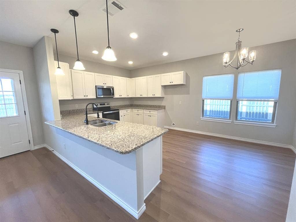 316 W James Street, Mabank, TX 75147 316 W James Street, Mabank, TX 75147