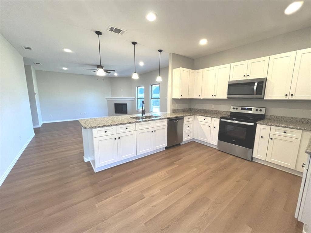 316 W James Street, Mabank, TX 75147 316 W James Street, Mabank, TX 75147