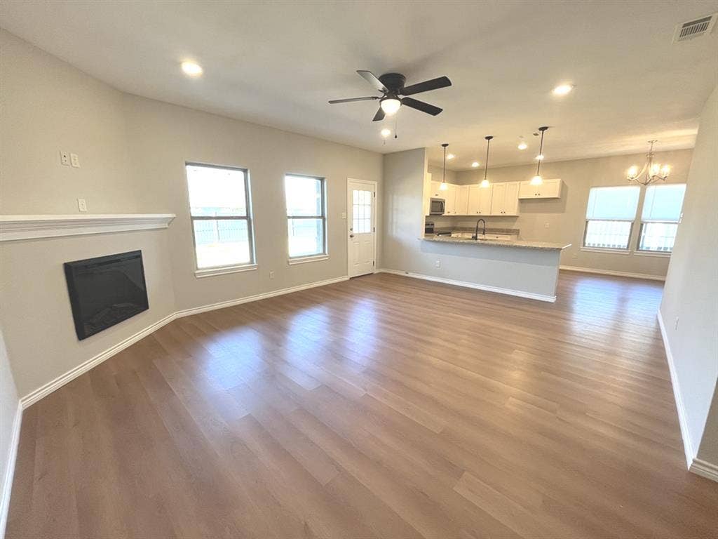 316 W James Street, Mabank, TX 75147 316 W James Street, Mabank, TX 75147
