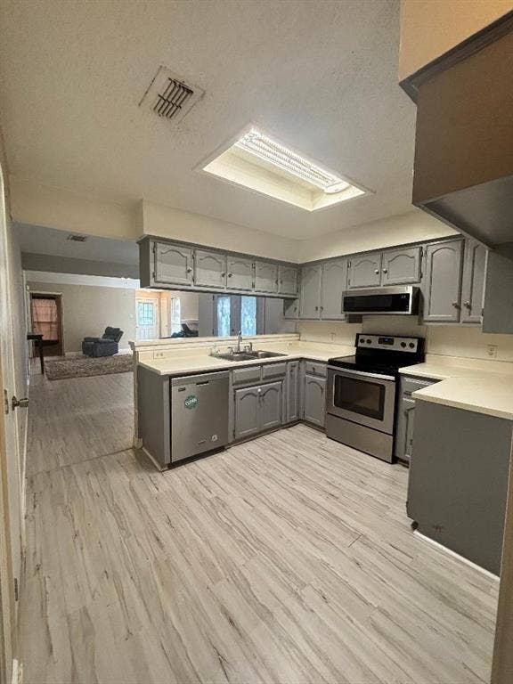 1107 Rimcrest Drive, Arlington, TX 76017