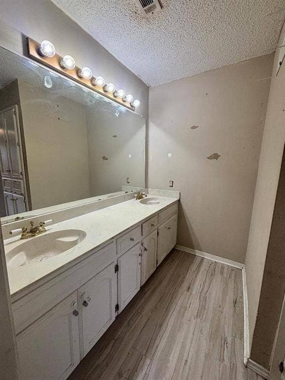 1107 Rimcrest Drive, Arlington, TX 76017