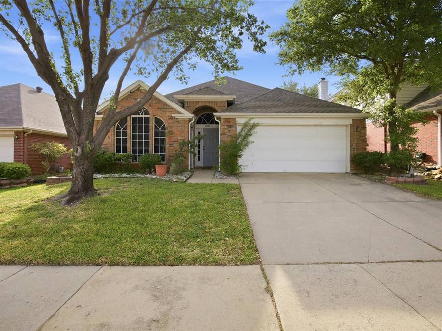 Property photo for 2101 Oak Manor Drive, Bedford, TX