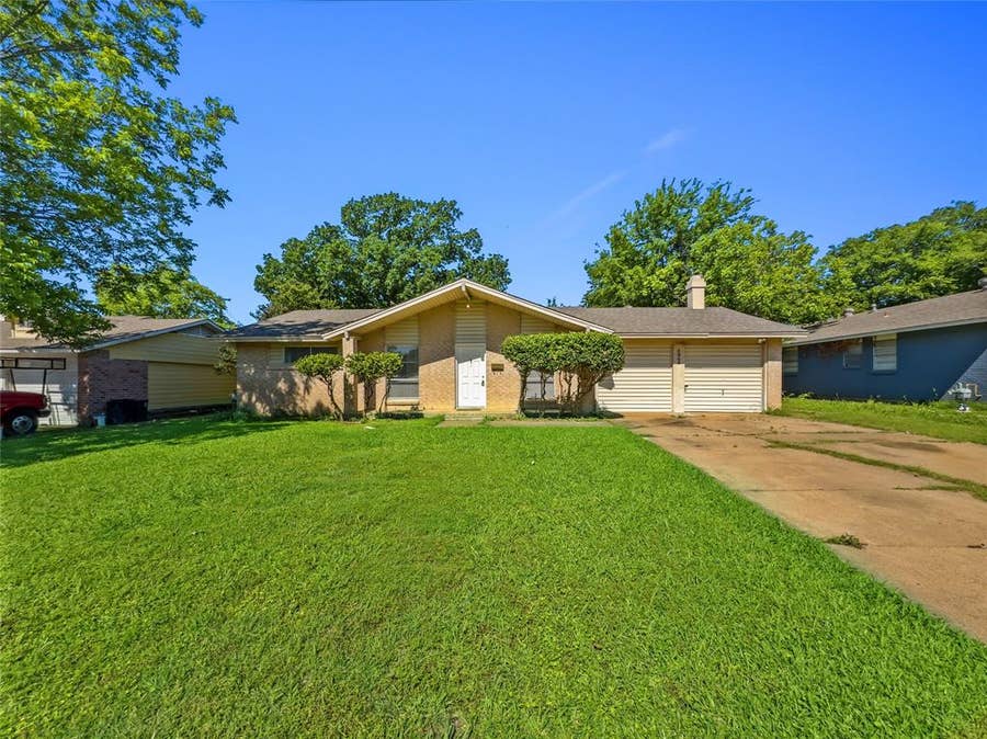 Property photo for 3205 Harvard Street N, Irving, TX