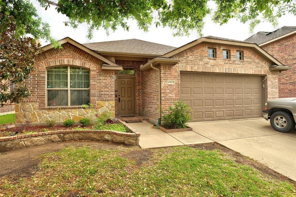 1913 Hidden Fairway Drive, Wylie, TX 75098 Welcome home!