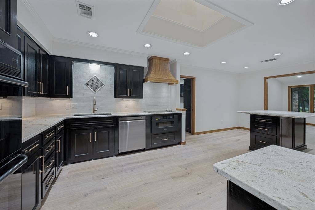 1607 N Main Street, Euless, TX 76039 1607 N Main Street, Euless, TX 76039