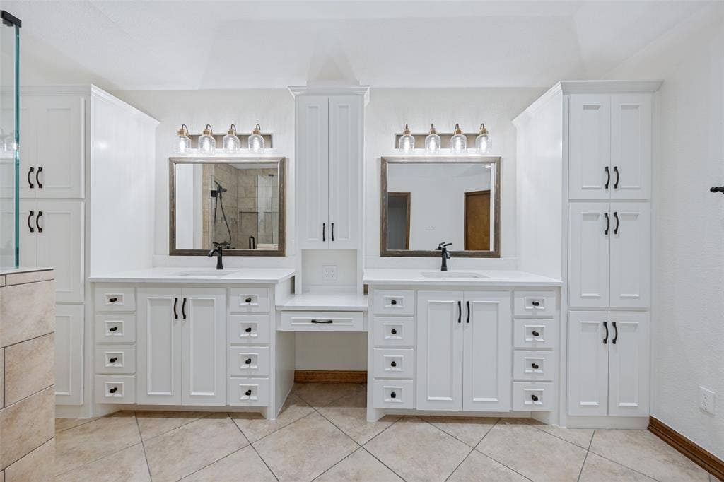 1607 N Main Street, Euless, TX 76039 1607 N Main Street, Euless, TX 76039