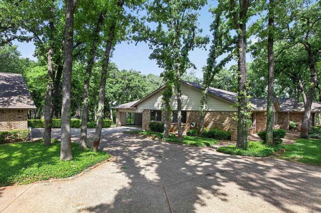 1607 N Main Street, Euless, TX 76039 1607 N Main Street, Euless, TX 76039