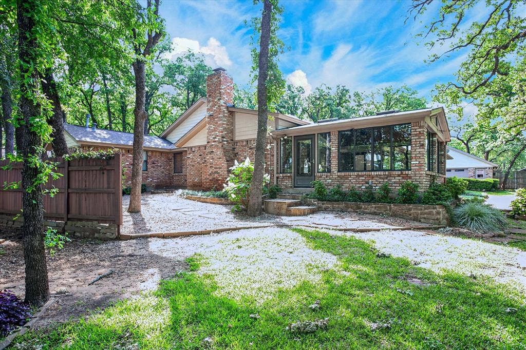 1607 N Main Street, Euless, TX 76039 1607 N Main Street, Euless, TX 76039