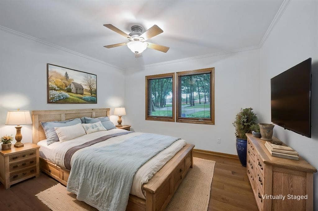 1607 N Main Street, Euless, TX 76039 Virtually staged