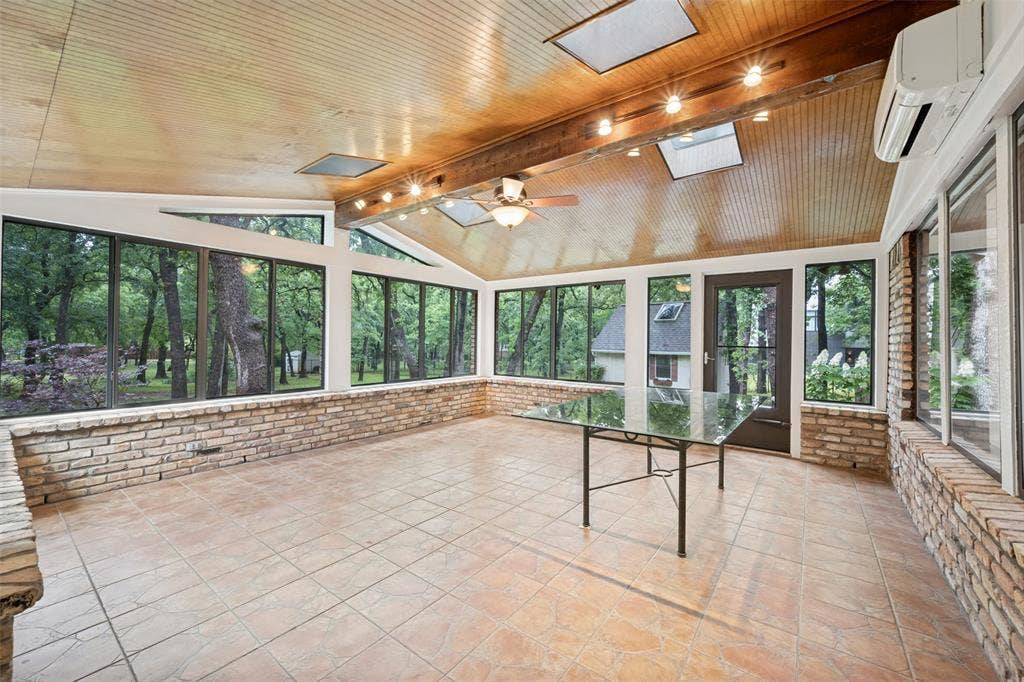 1607 N Main Street, Euless, TX 76039 1607 N Main Street, Euless, TX 76039