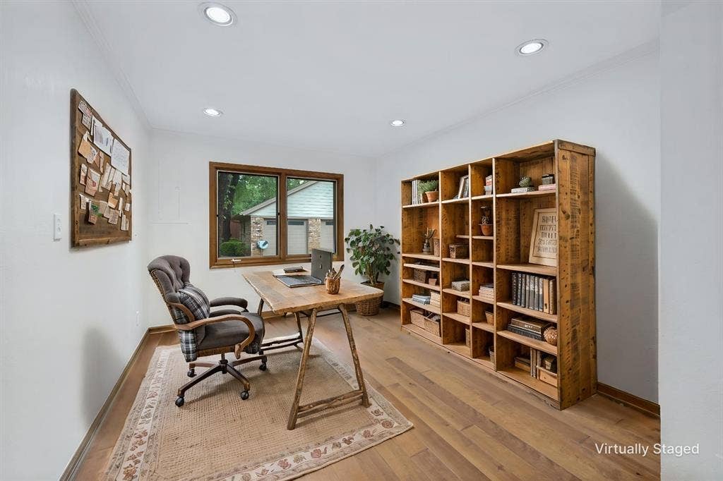 1607 N Main Street, Euless, TX 76039 Virtually staged