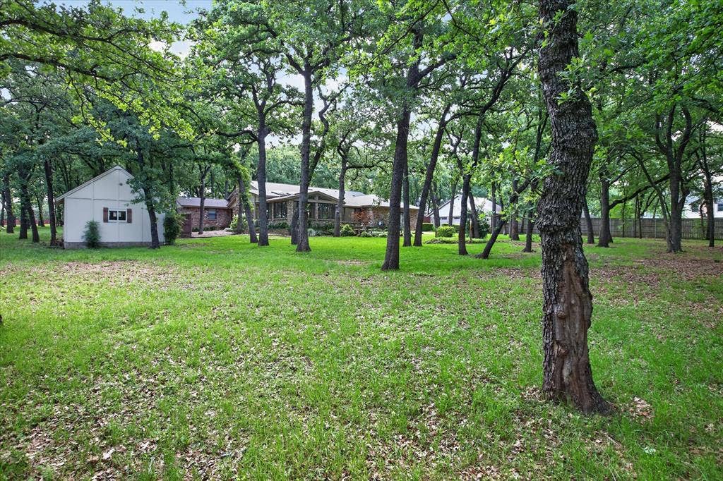1607 N Main Street, Euless, TX 76039 1607 N Main Street, Euless, TX 76039