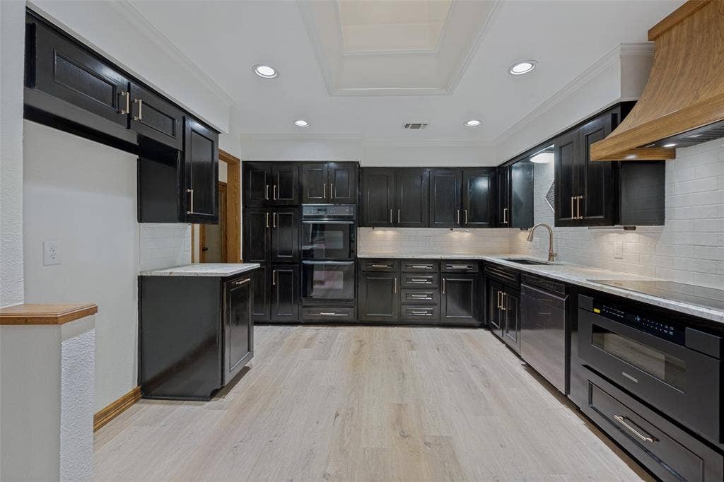 1607 N Main Street, Euless, TX 76039 1607 N Main Street, Euless, TX 76039