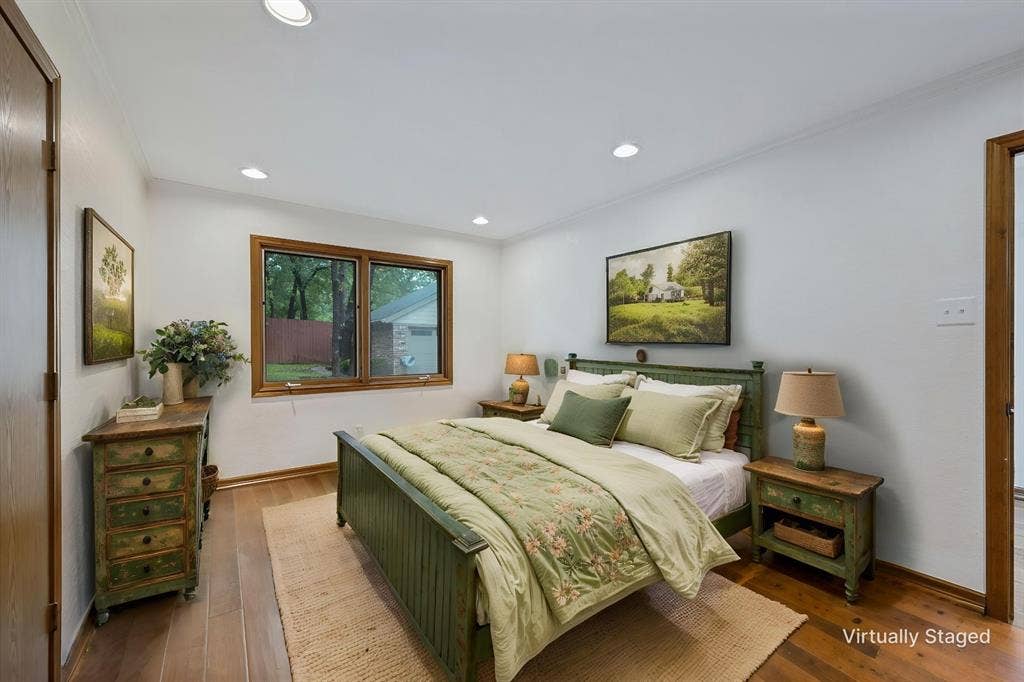 1607 N Main Street, Euless, TX 76039 Virtually staged