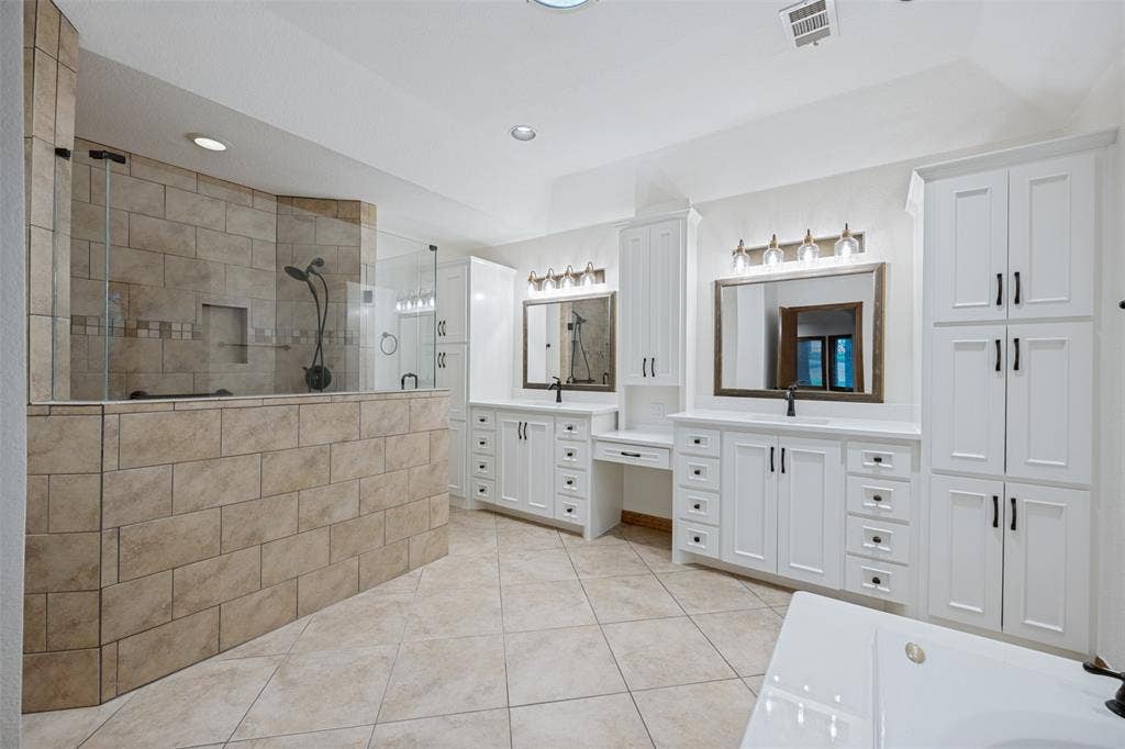 1607 N Main Street, Euless, TX 76039 1607 N Main Street, Euless, TX 76039