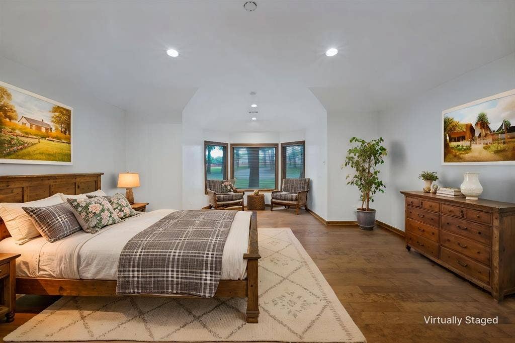 1607 N Main Street, Euless, TX 76039 Virtually staged