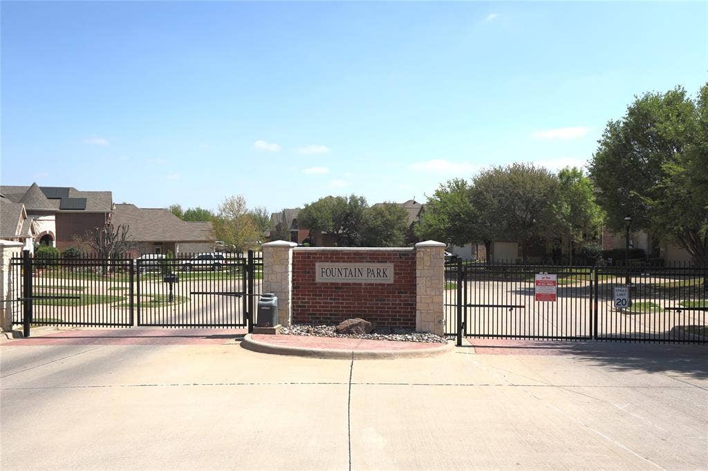 209 Park Meadows Drive, Euless, TX 76039 gated entry