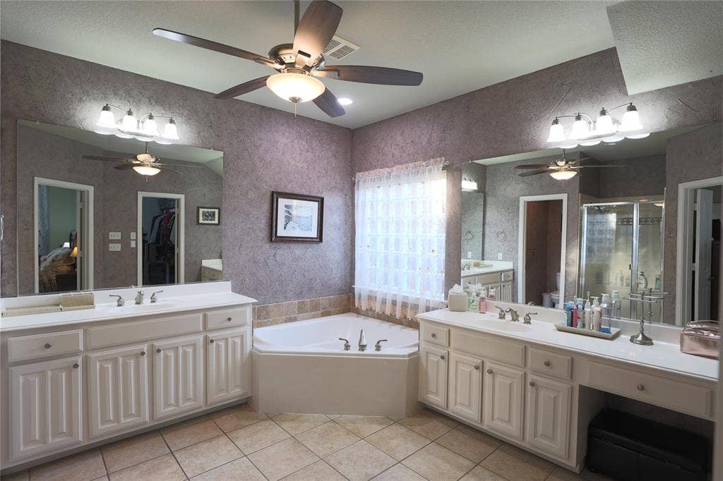 209 Park Meadows Drive, Euless, TX 76039 209 Park Meadows Drive, Euless, TX 76039