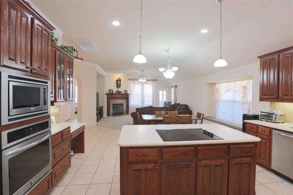 209 Park Meadows Drive, Euless, TX 76039 209 Park Meadows Drive, Euless, TX 76039