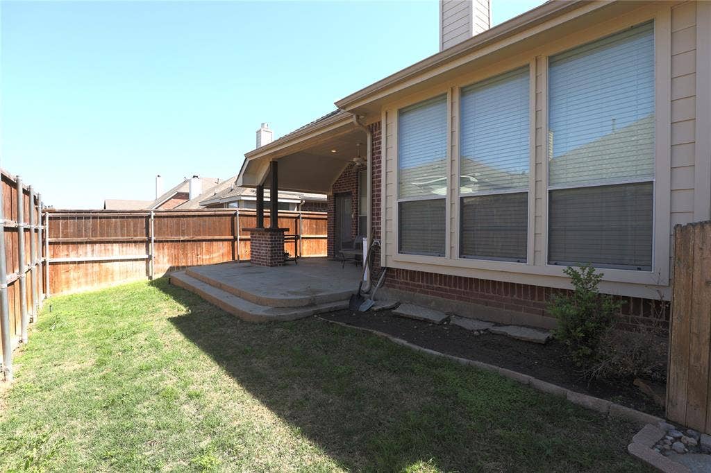 209 Park Meadows Drive, Euless, TX 76039 Back yard
