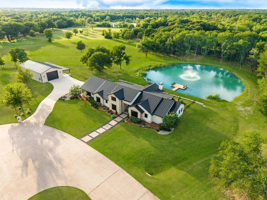 Property photo for 2100 Lake Crest Lane, Wills Point, TX