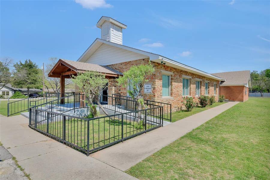 Property photo for 1214 N Bus 287 Highway, Decatur, TX
