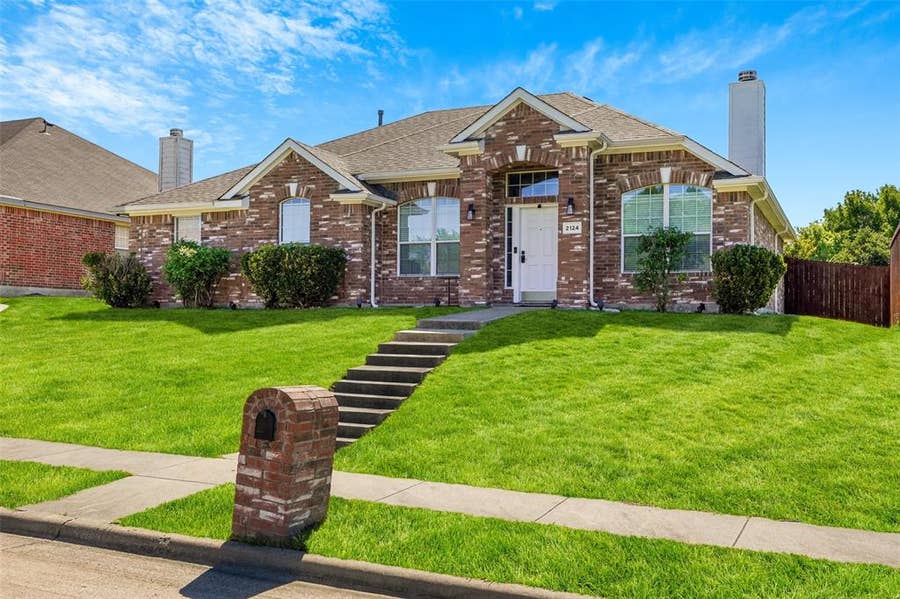 Property photo for 2124 Hickory Ridge Drive, Mesquite, TX