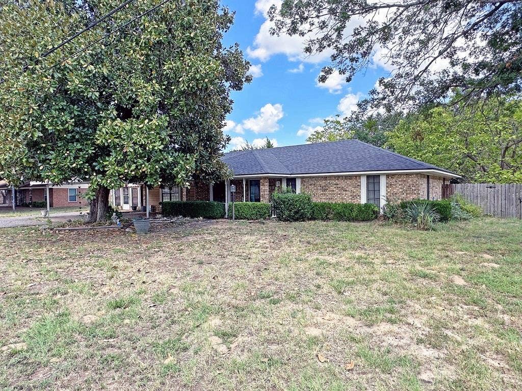 2307 Crystal Drive, Athens, TX 75751