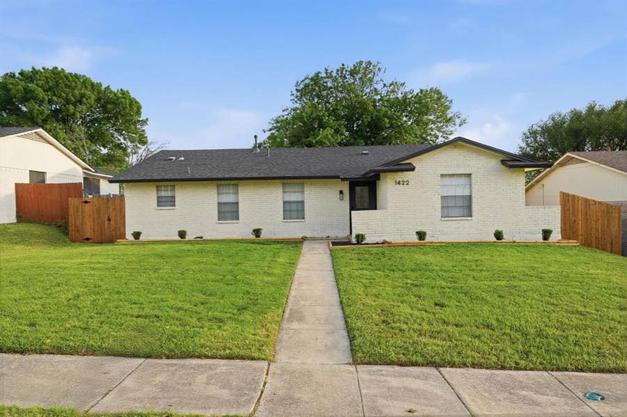 Property photo for 1422 Aldenwood Drive, Dallas, TX