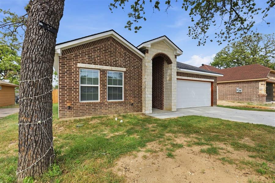 Property photo for 2611 Hunting Drive, Fort Worth, TX
