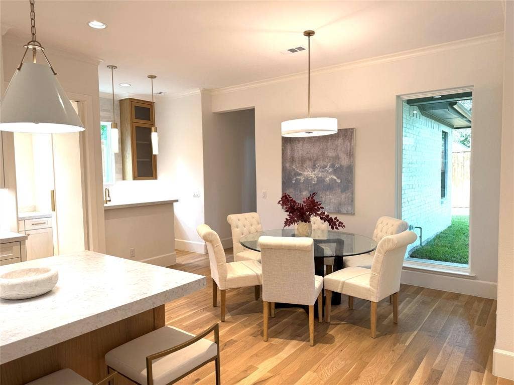 4347 DELMAR Avenue, Dallas, TX 75206 Kitchen open to the Breakfast Area