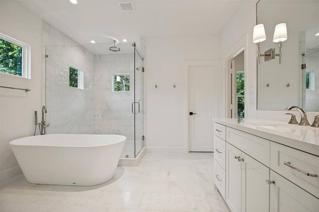 4347 DELMAR Avenue, Dallas, TX 75206 Primary Bath with Dual Vanities