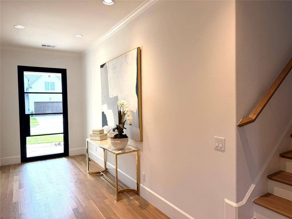 4347 DELMAR Avenue, Dallas, TX 75206 Entry Foyer