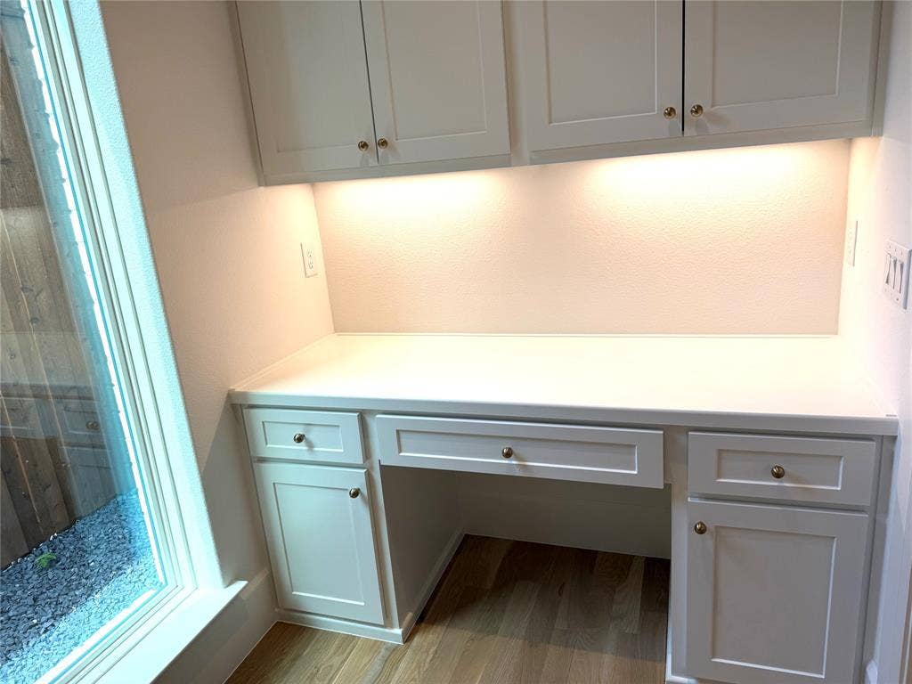 4347 DELMAR Avenue, Dallas, TX 75206 Built-in Desk near the Kitchen