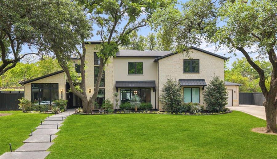 Property photo for 4028 Courtshire Drive, Dallas, TX