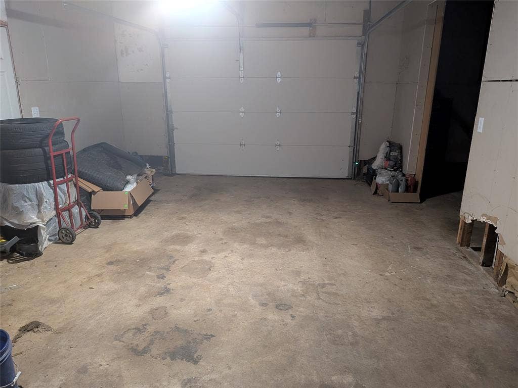 2009 County Road 4619, Athens, TX 75752 View of garage