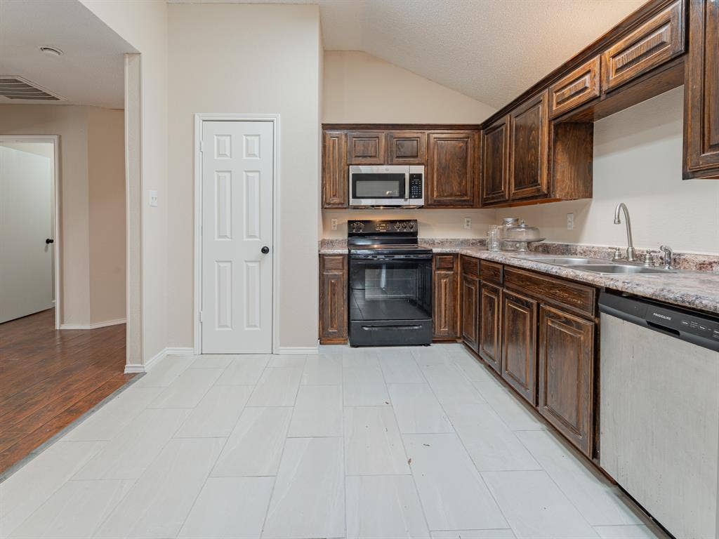 5807 Rock Meadow Trail, Arlington, TX 76017 5807 Rock Meadow Trail, Arlington, TX 76017