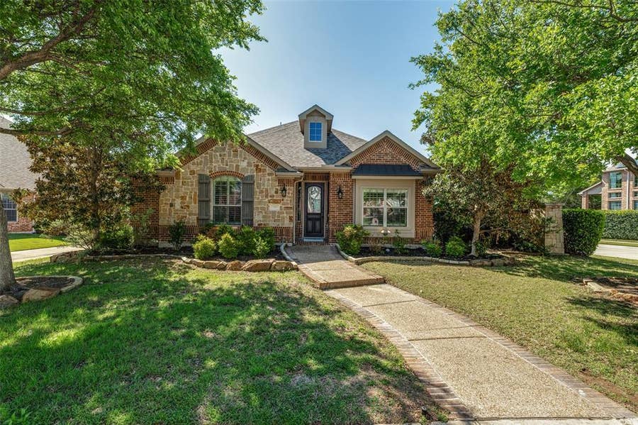 Property photo for 15905 Buffalo Creek Drive, Frisco, TX