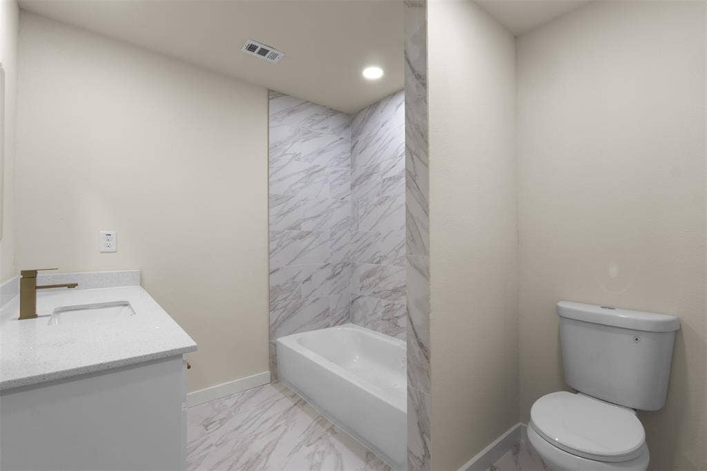 425 Browning Drive, Arlington, TX 76010 Bathroom