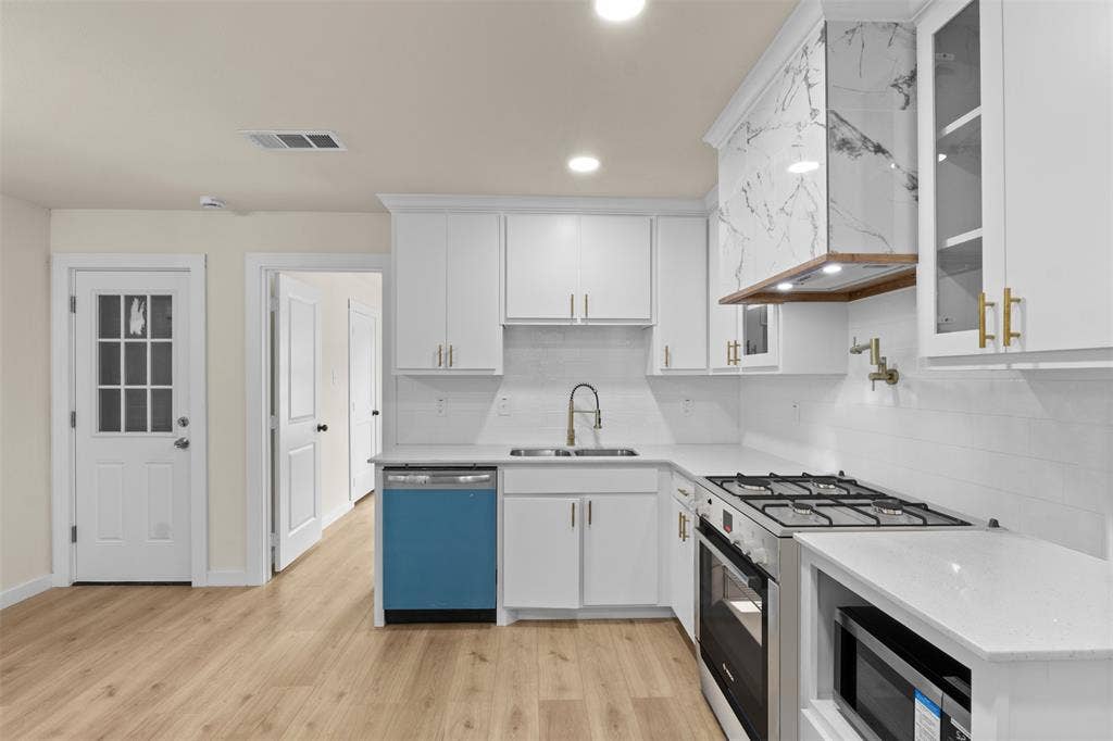 425 Browning Drive, Arlington, TX 76010 Kitchen